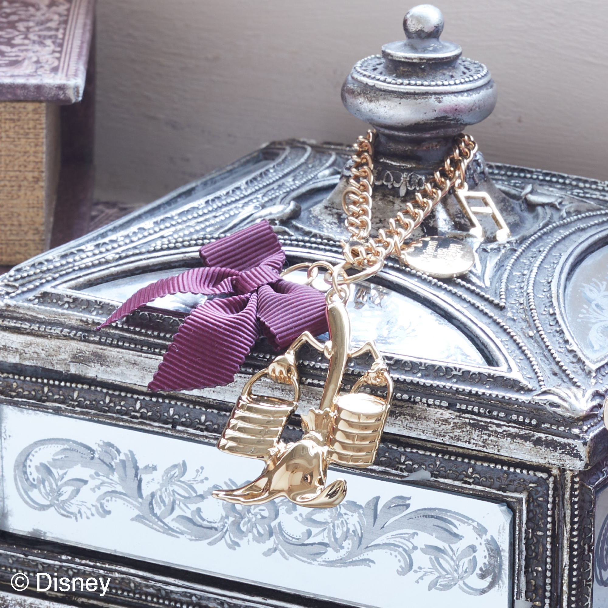 【Disney THE MARKET限定】メゾン ド フルール　ファンタジア＜レッド＞ほうきリボンチャーム